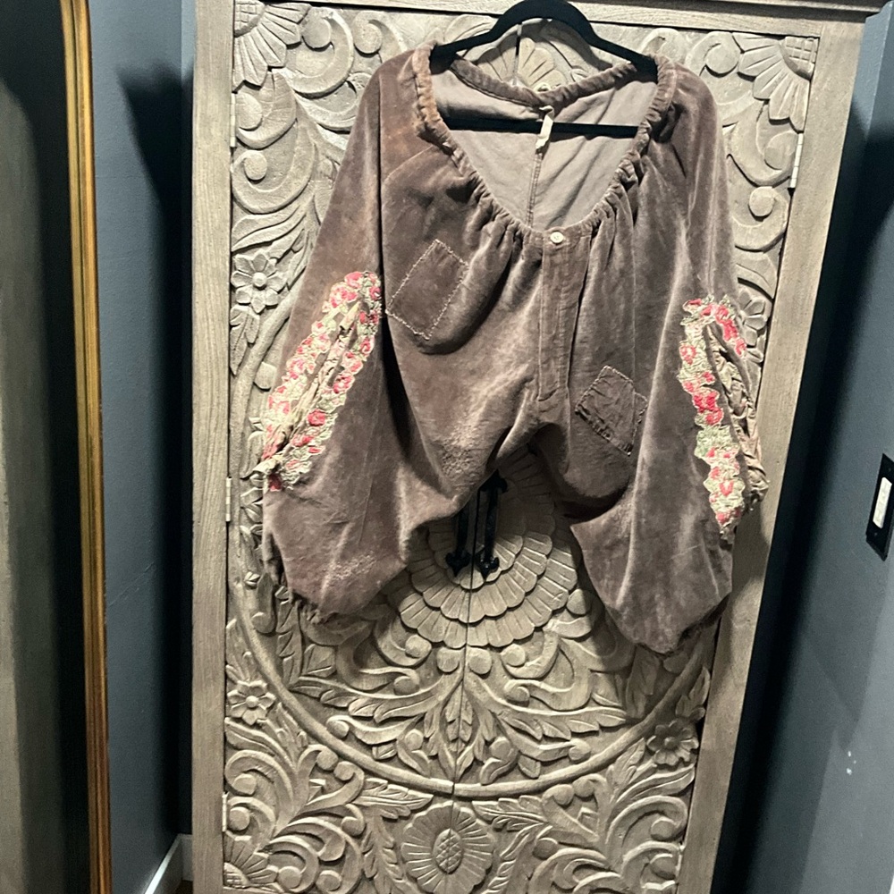 Magnolia pearEmbroidered Brown pia pants